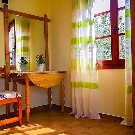 Otel Mikra 3*