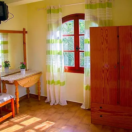Otel Mikra 3*